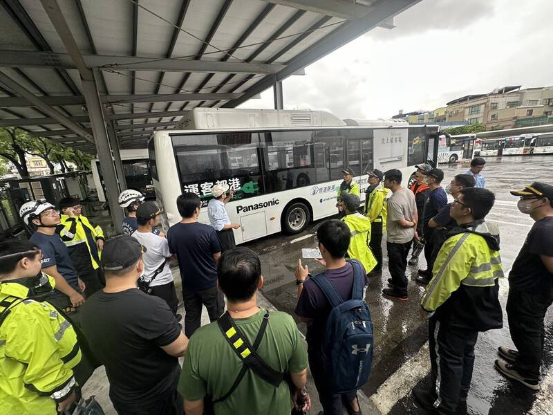 高雄電動公車突破4成 強化失火搶救訓練
