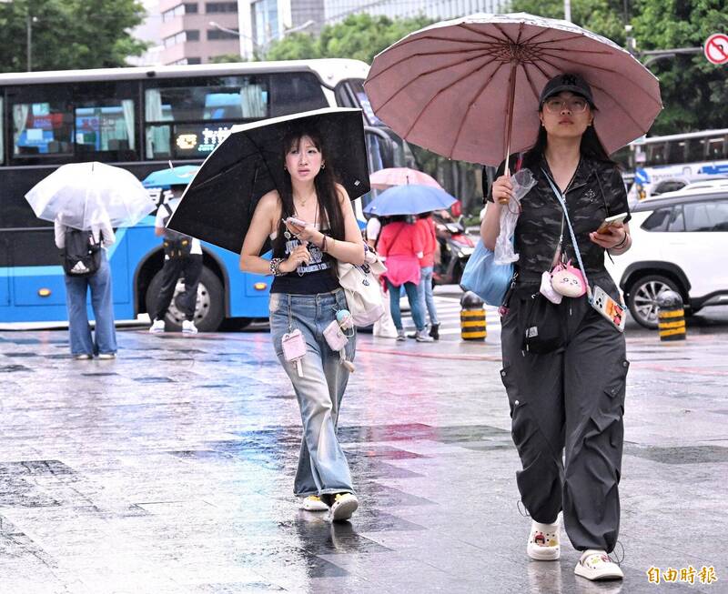 週五豪雨轟炸全台 高屏下到紫爆