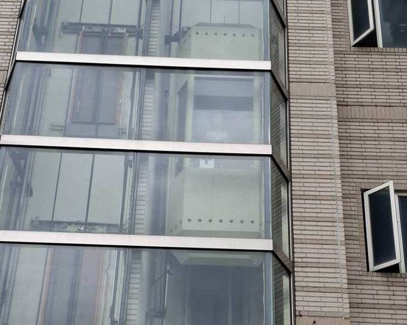 驚魂50分鐘！彰化婦受困電梯熱爆 脫困後猛灌水