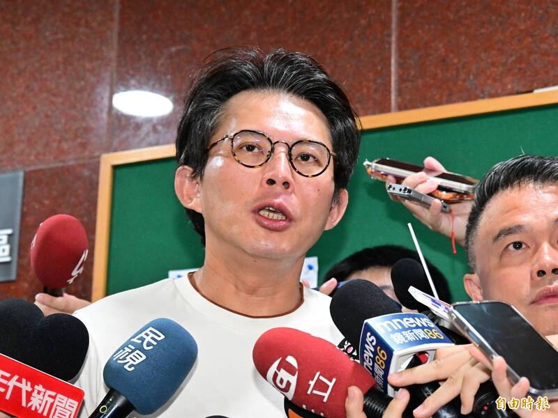 卓揆稱不副署防「在野獨裁」 黃國昌批踐踏民主憲政是賴清德、卓榮泰
