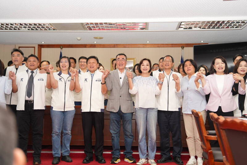 李四川拜會國民黨團 徐欣瑩:同具理工背景拚雙城勝選