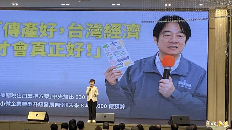 陳素月今天下午在無人機產業座談會開競選支票，縣長辦公室成立單一窗口，輔導產業轉型。（記者張聰秋攝）