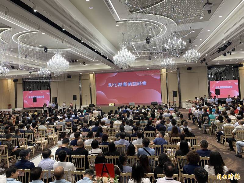 產業座談會1000個座位坐滿，頭家行動相挺。（記者張聰秋攝）