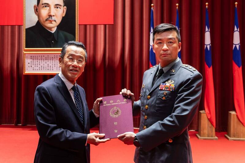 顧立雄:科技裝備再精良 無法取代人的領導與判斷