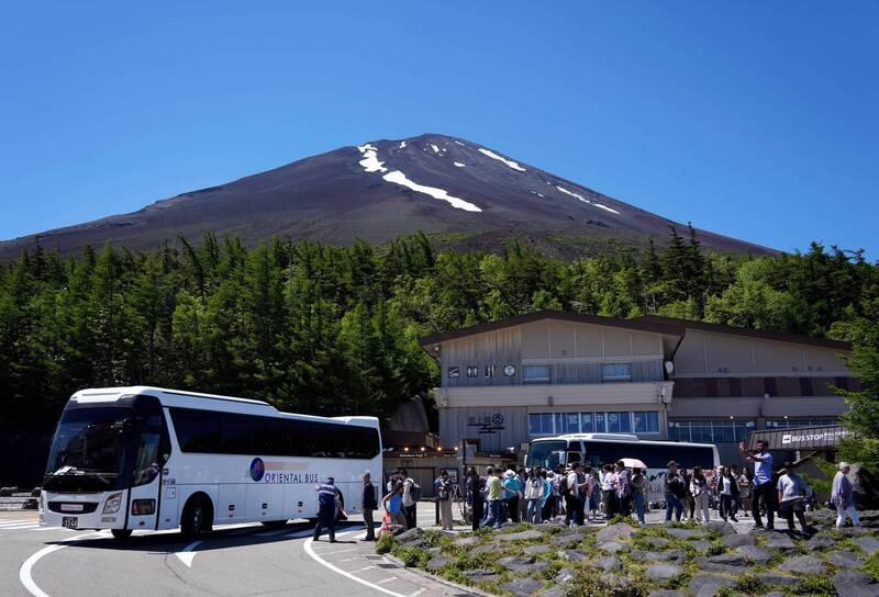 富士山丟包7歲兒 日本狠父竟為攻頂留子半山腰
