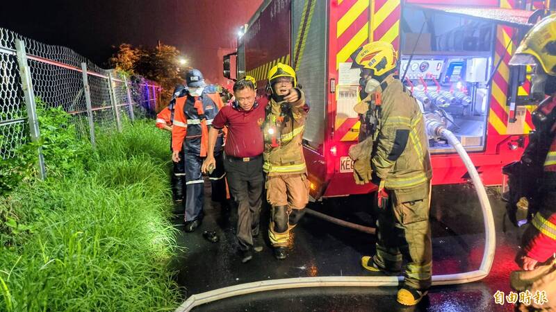 現場直擊》安南區大爆炸14人送醫 百公尺內住戶鐵門歪、玻璃碎