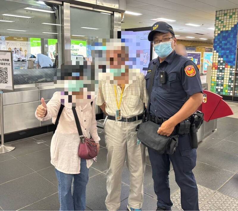 8旬夫妻相約推拿意外走散 一張整復所名片助團圓