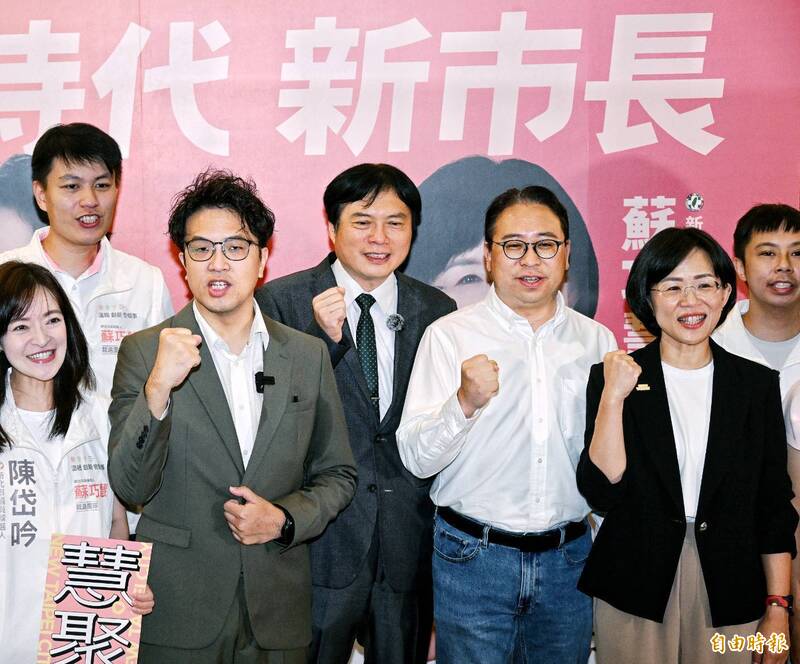 沈伯洋讚法律人撐起國家 點名黃國昌、傅崐萁:但也有「其他法律人」