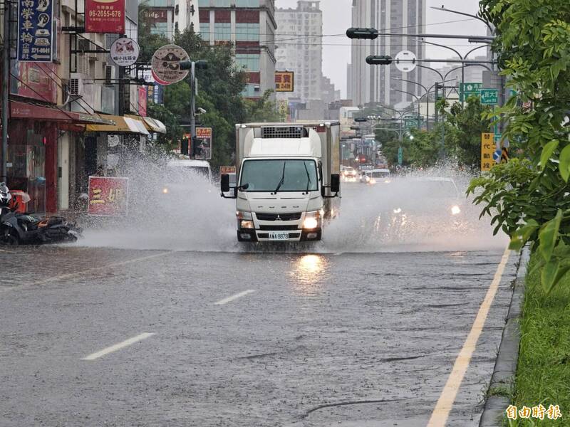 0626後台南永康又來暴雨 「大灣水世界」再現