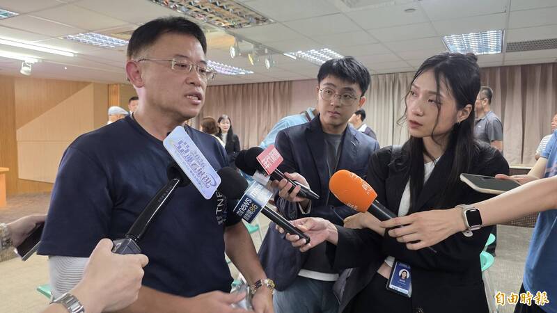 生死一瞬間!台南海佃路火災爆炸 消防急喊撤退成功救同仁