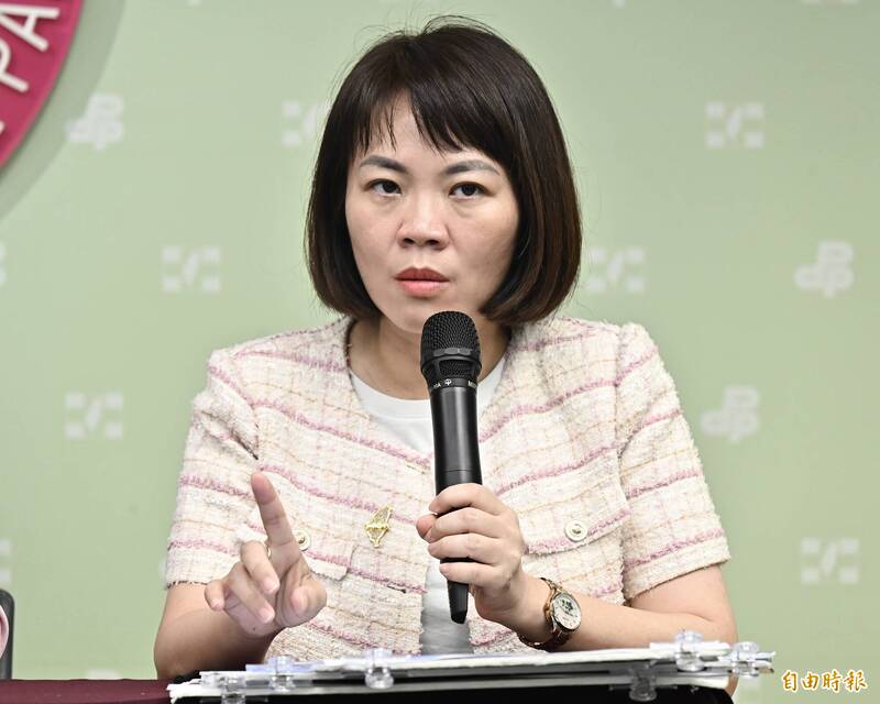 柯文哲酸沈伯洋太弱 簡舒培轟:去怪黃國昌把民眾黨帶成小小小小藍