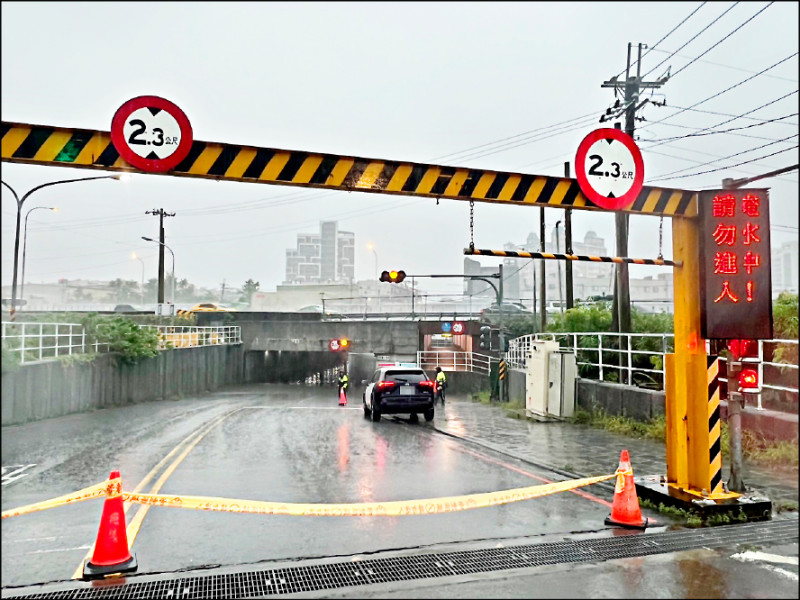 高雄暴雨 大寮、仁武、鳥松淹水