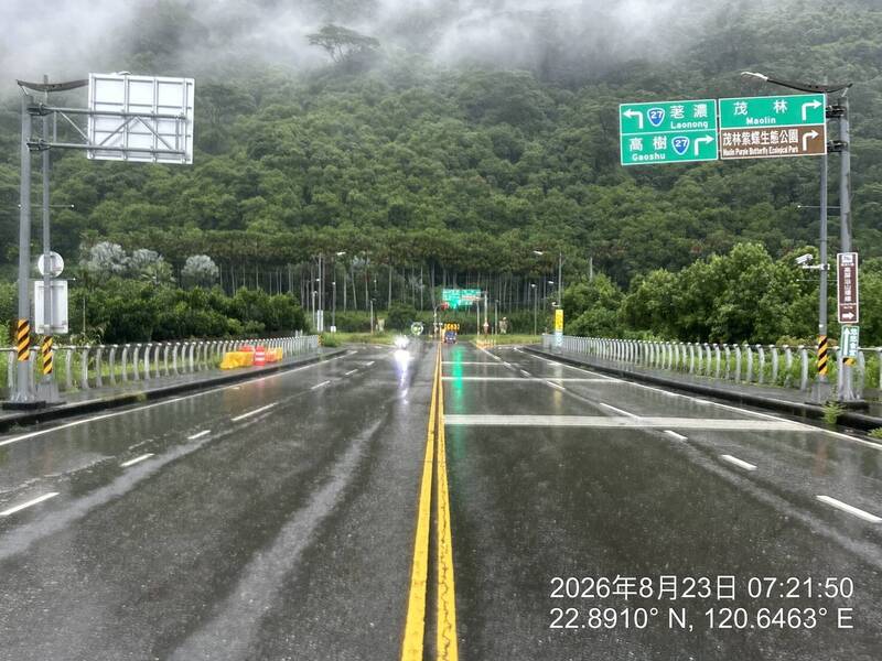 豪雨肆虐!高雄台27線六龜中興至大津段 上午10點預警性封閉