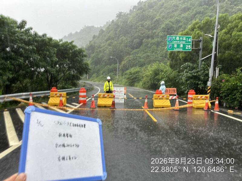 豪雨襲高雄山區 六龜台27線中興至大津路段預警性封閉