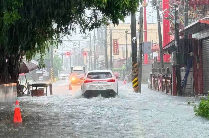 南部豪雨 屏東縣有20餘處道路積淹水封閉