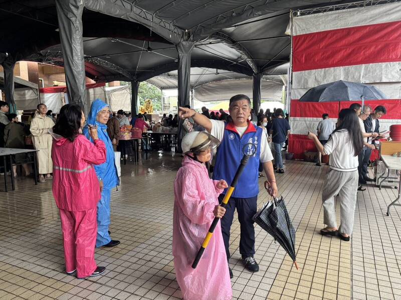 台南豪雨停班課 納骨塔關閉引眾怨 上百人延誤2h才入內祭拜