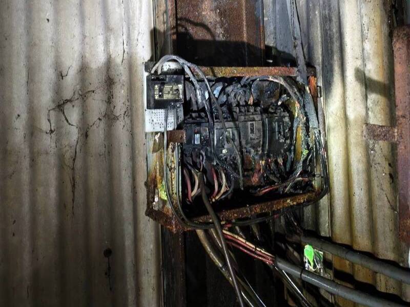 台南新市民宅配電箱起火 消防局籲:定期檢查用電安全