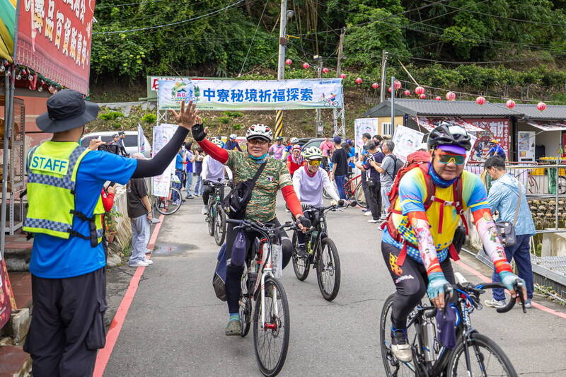 南投百K自行車漫遊!中寮石龍宮泡麵加持賞秘境