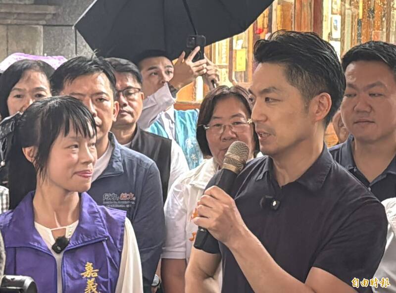 蔣萬安冒雨赴嘉義配天宮參拜 跨黨合力挺吳品叡