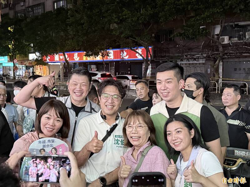 台北洋流匯集!沈伯洋今掃臨江街夜市