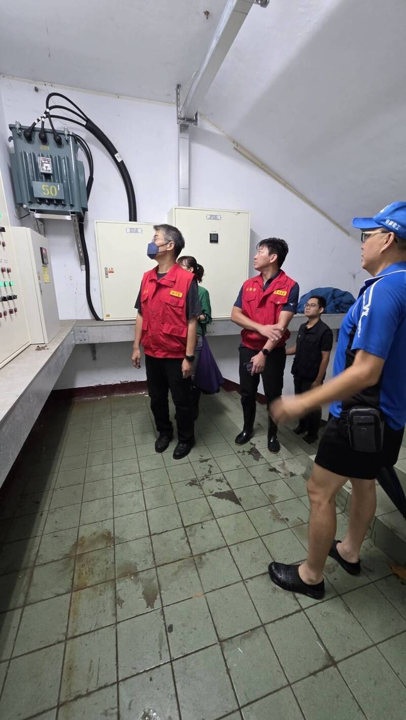 李懷仁視察高雄多所豪雨受災校園 要求迅速恢復通學安全