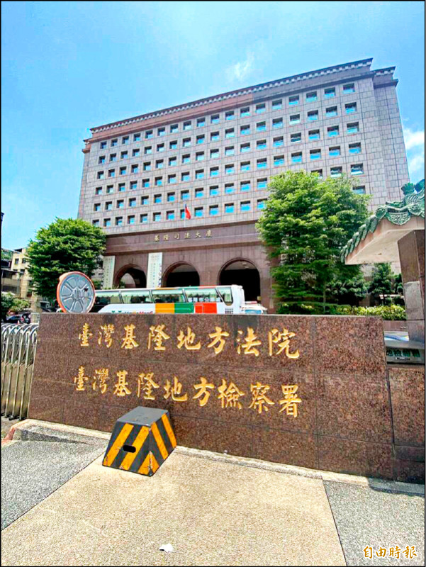 怪手鏟斗藏227公斤大麻 鋼板太厚取不出