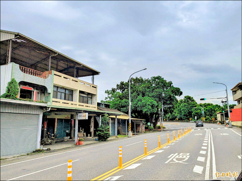 名間台16線設交通桿 被質疑無阻絕效果