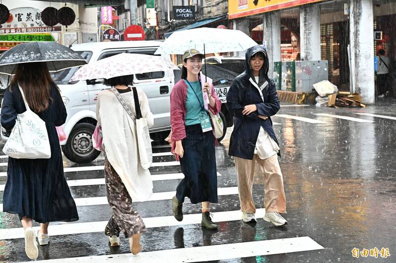 明天天氣／週一南部東部迎紫紅雨彈 其他地區留意大雷雨
