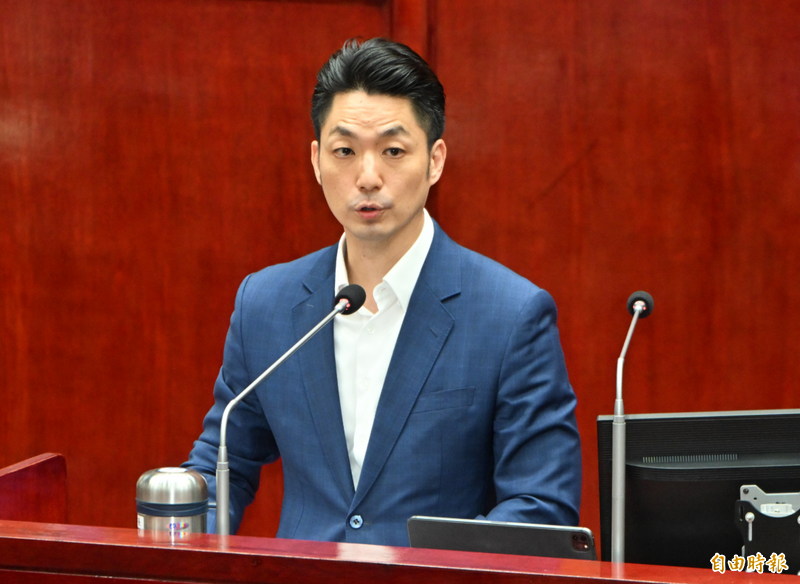 網翻29年前「章萬安」參加政大口試 給主考官的回答讓大家傻了