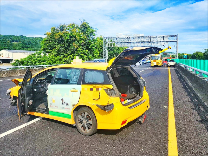 小黃國道鬼切逼車 釀3車連環撞