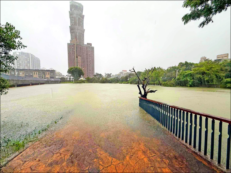 全台總雨量前10都在高雄 楠梓18小時下419毫米