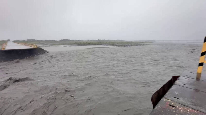 豪雨炸南花蓮 潛勢溪流土石流紅色警戒強制撤離