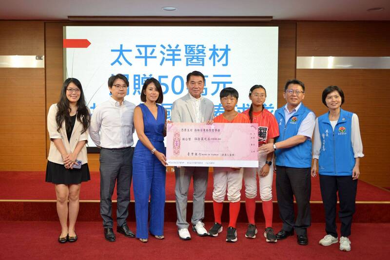 企業捐50萬挺苗栗銅鑼國小棒球隊逐夢