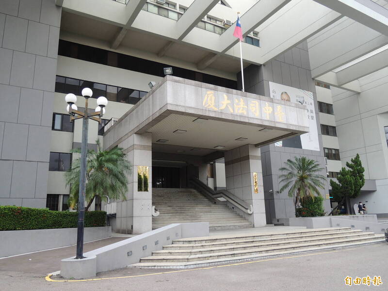 司機卸貨遭百公斤鋼捲砸死 雇主父女檔過失致死判刑