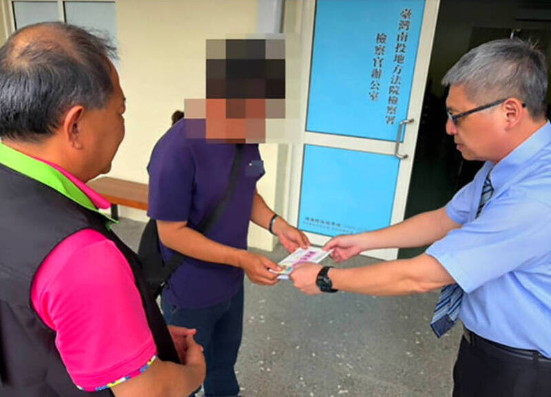 傷痕會說話!暴打女友砸木椅謊稱撞頭自殘亡 狠男殺人罪起訴