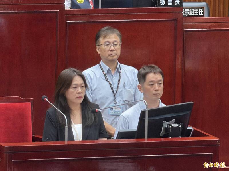 天價遮陽傘跳票!簡舒培質疑未定預算先發包 李建昌籲收回預算重新檢討