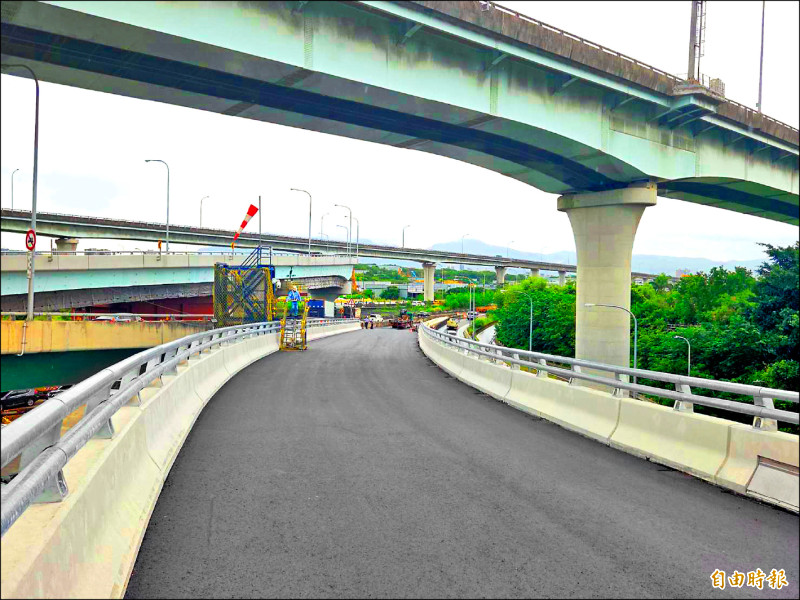 國道一號五股交流道北入高架匝道 10月通車