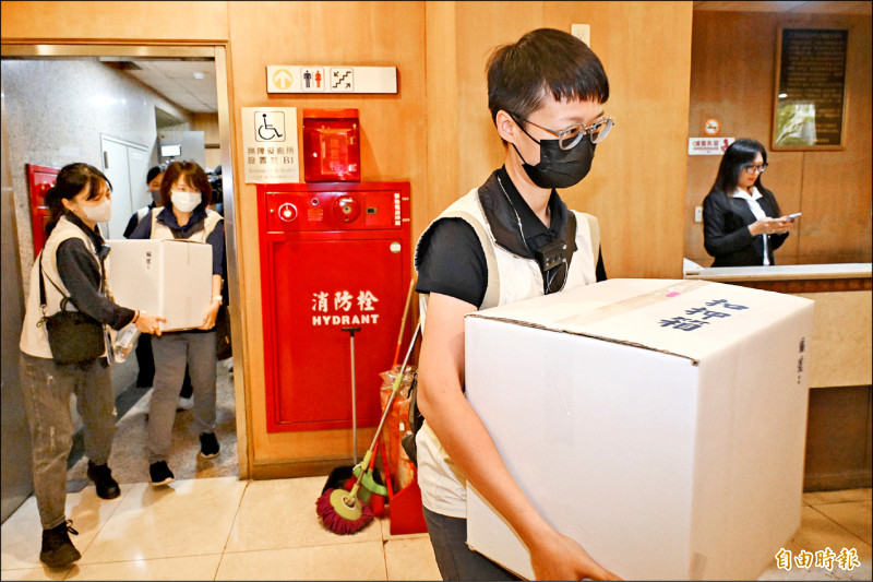 多位立委曾陷「廠商養助理 」案