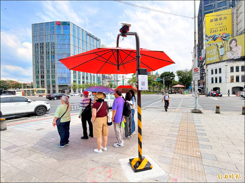 雙北已試辦路口遮陽傘 中市交通局︰目前規劃3個區塊路口試辦