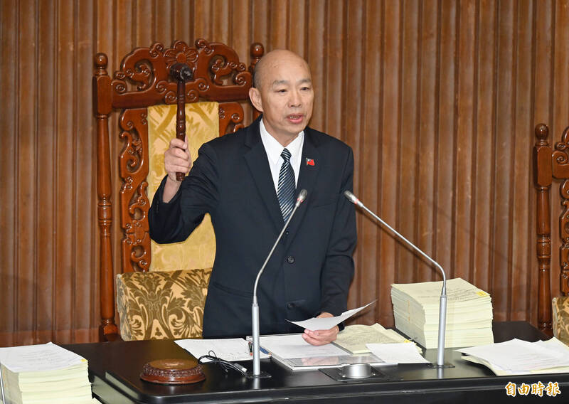 立院三讀修正大學法 弱勢生免納學費 就學貸款增納電腦網路費