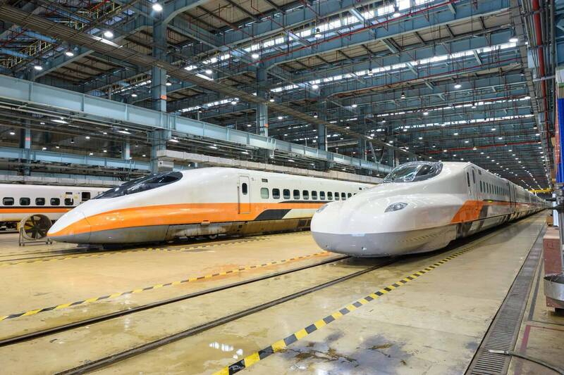 高鐵新車、現役車同框! N700ST首次完成12節車廂連結合體