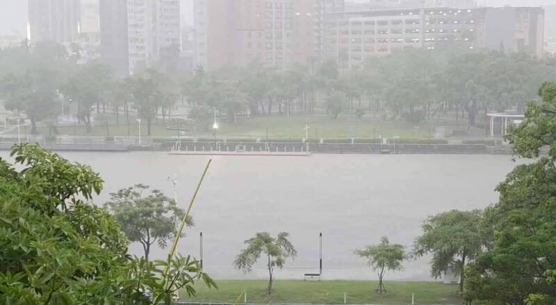 高雄被倒3天雨但治水有感 復健科醫師:不得不誇一下「邁哥」