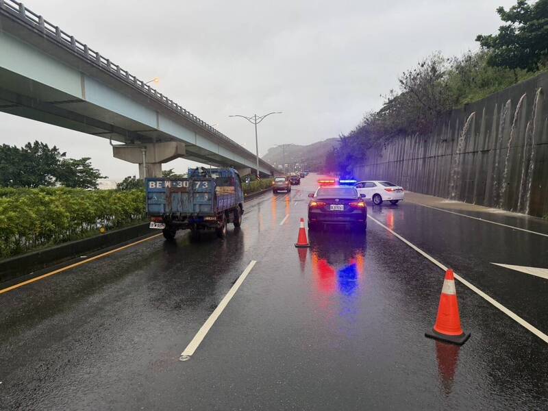 時雨量又破百 屏東枋山、獅子泥流管制通行
