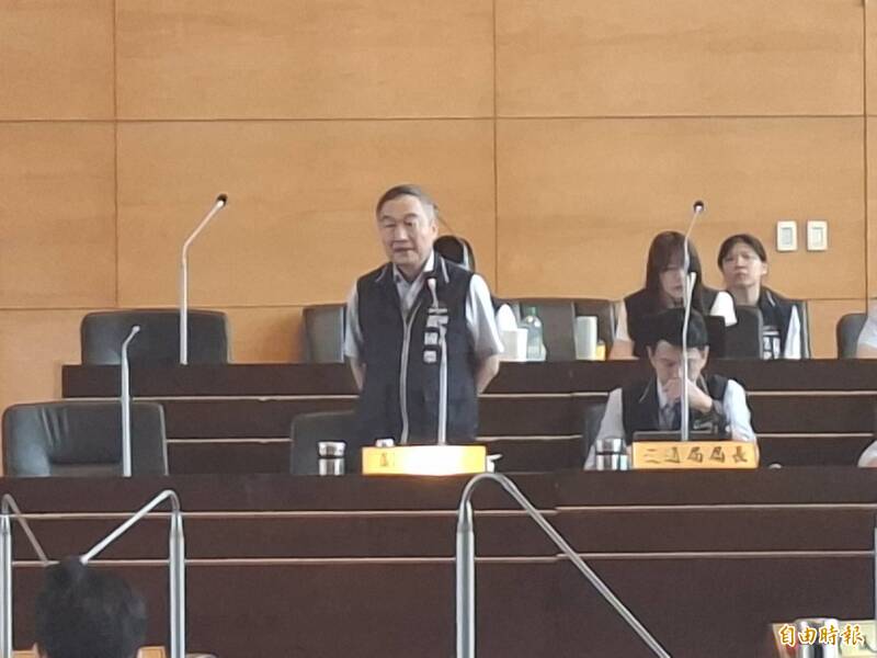 副市長黃國榮表示，自己會用特別費捐錢給社福單位。（記者蘇金鳳攝）