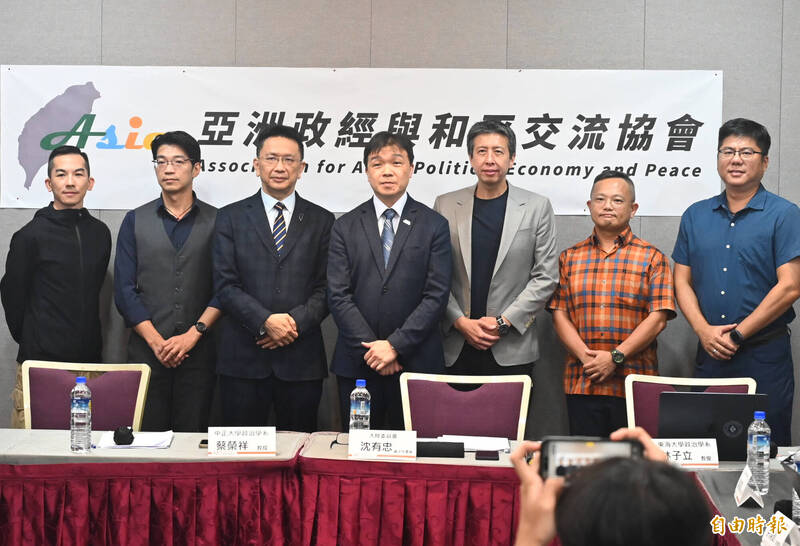 台商赴中用「空白手機」反遭刁難!陸委會:桌布可用習近平