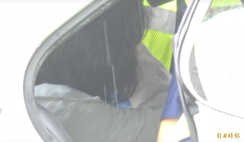 台東男疑遭冷落失控掐妻踹腹 欲切腹自殘遭警強制就醫