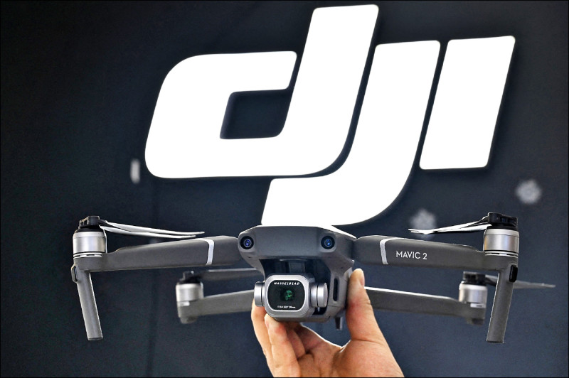 中英對照讀新聞》Trump’s 100% Tariff on Drones Deepens US China Tech Decoupling 川普對無人機課徵100％關稅 加劇美中科技脫鉤