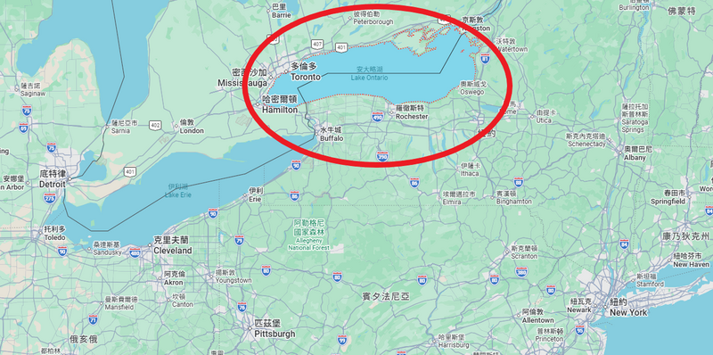 安大略湖（紅圈處）夾在美加之間，橫跨兩國邊界。（擷取自Google Map）