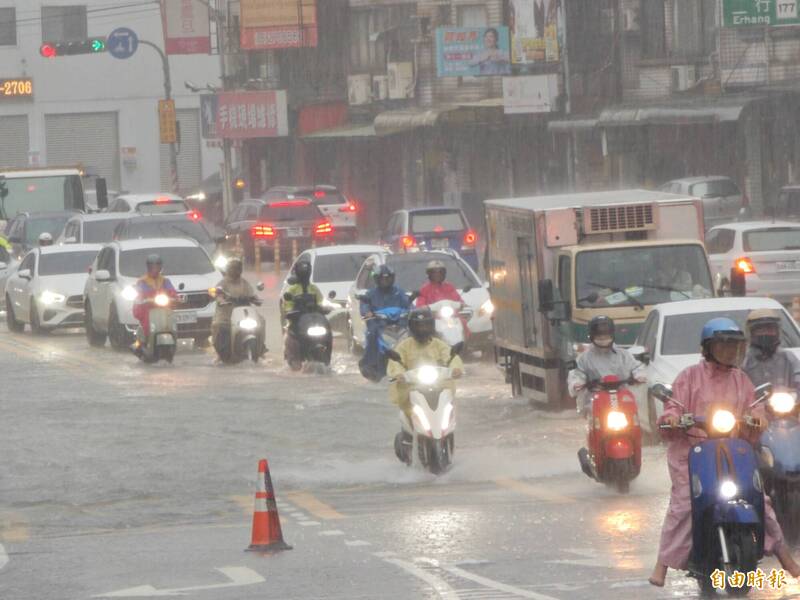 南部豪雨釀災 公路局宣布罰單、規費可緩繳