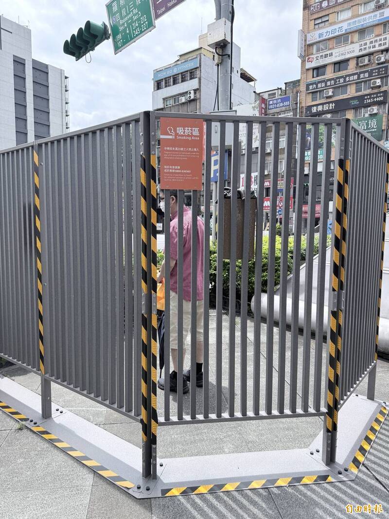 獨家》台北公館柵欄式吸菸區被轟像監獄 蔣萬安緊急召開市長會報